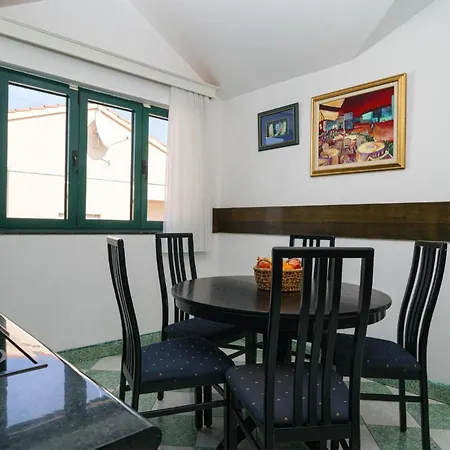 Appartement Lovely In Vodice